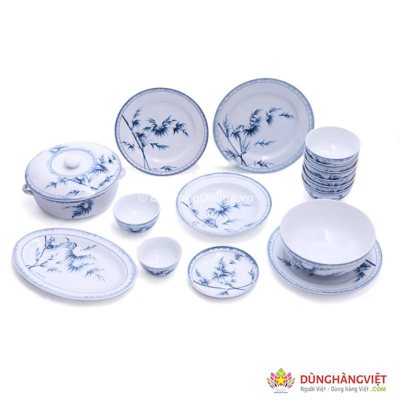 Là một sản phẩm của gốm sứ Bát Tràng nên các sản phẩm bát đĩa này cũng được làm hoàn toàn thủ công bằng đất nung 100%.